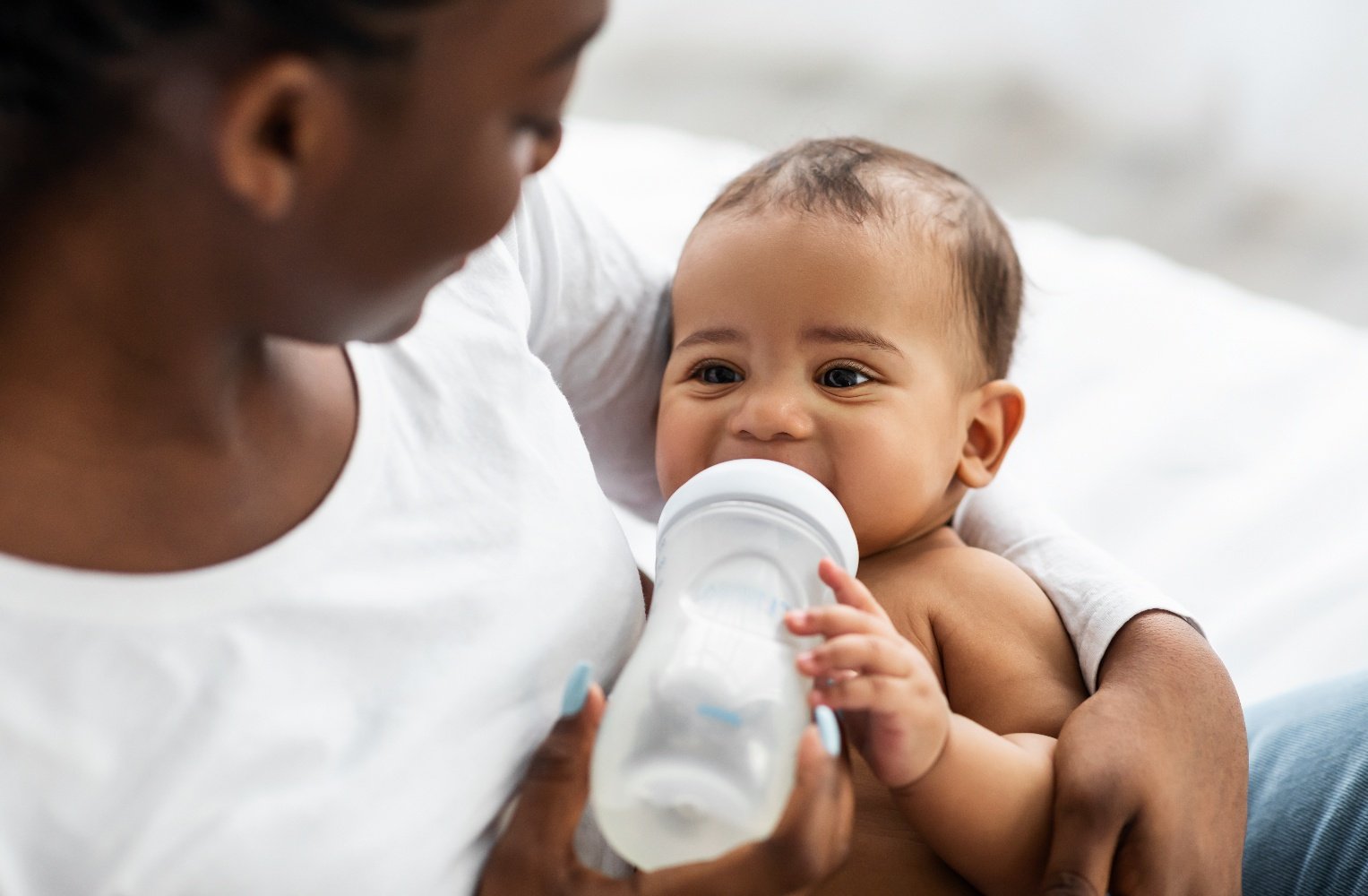 Deciding Between Breastfeeding and Formula Feeding