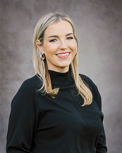 Lizzie Benzer_250x313 for website-1